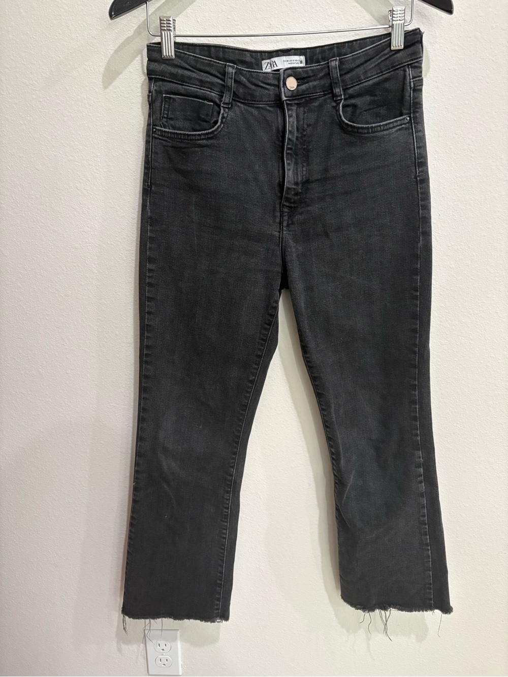 Zara High-Waisted Washed Black Straight Ankle Jeans Frayed/Raw Hem Size 6